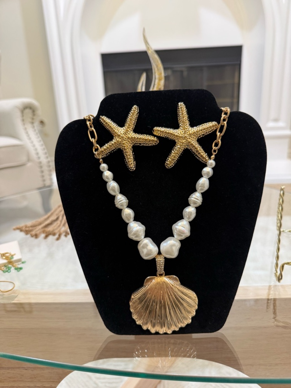 Gold Starfish & Shell Pearl Necklace in White Pearlescent Beads